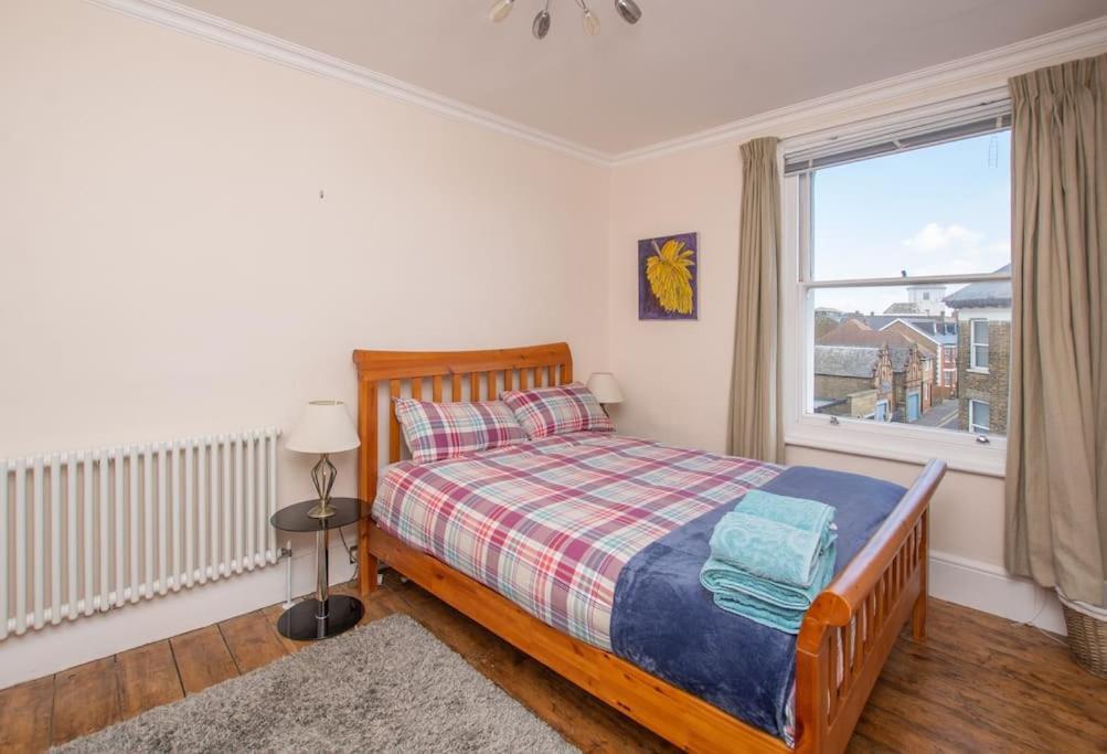 Stunning Large Victorian Maisonette With Sea View 迪尔 外观 照片